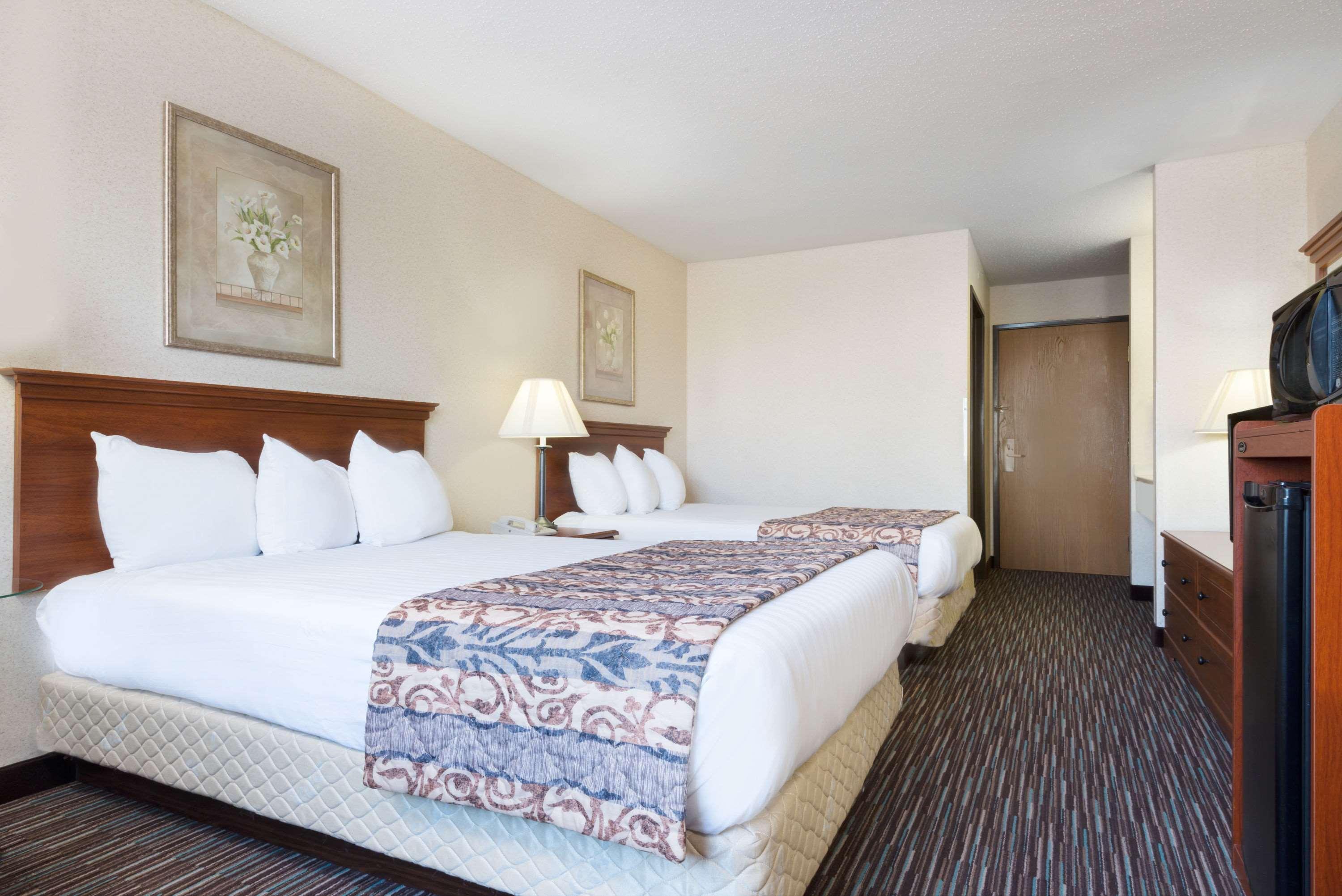 Baymont By Wyndham Columbus/rickenbacker Hotel Columbus